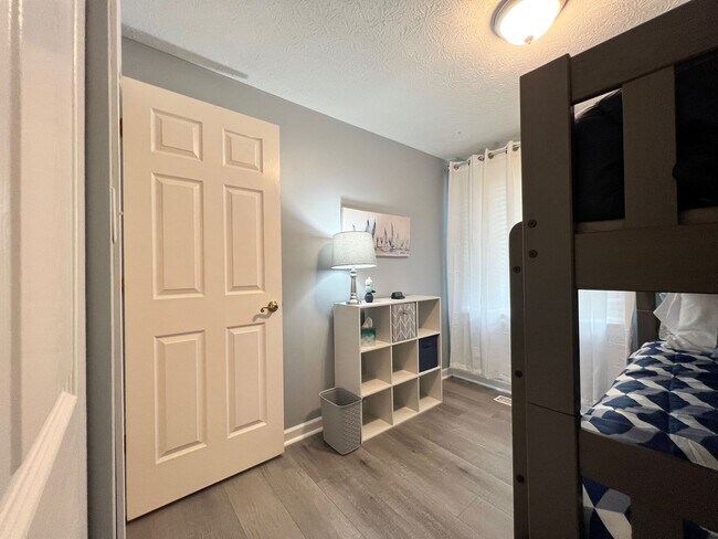 Building Photo - Private Pool, Firepit, BBQ - A FUN place to RELAX. Fully furnished and fully stocked.