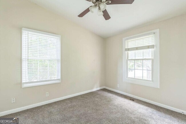 Building Photo - 16 Bromack Dr SE