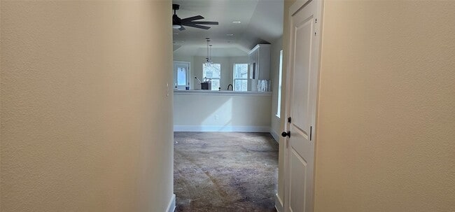 Building Photo - 7952 Hull Ave