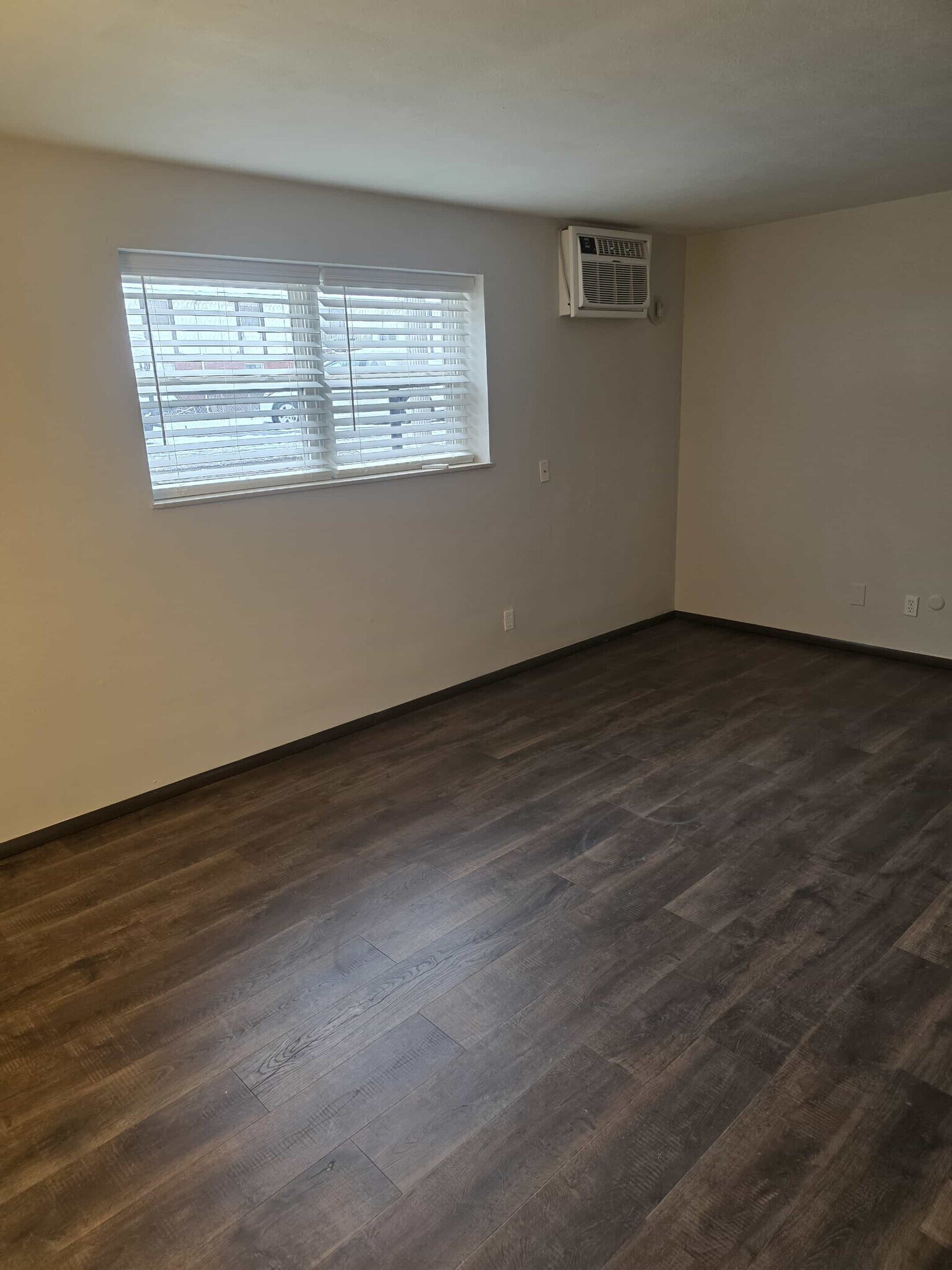 Lots of space - 212 N 44th St