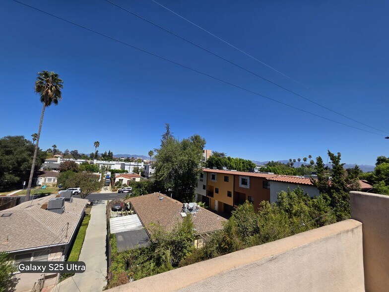 Building Photo - 5242 Vesper Ave