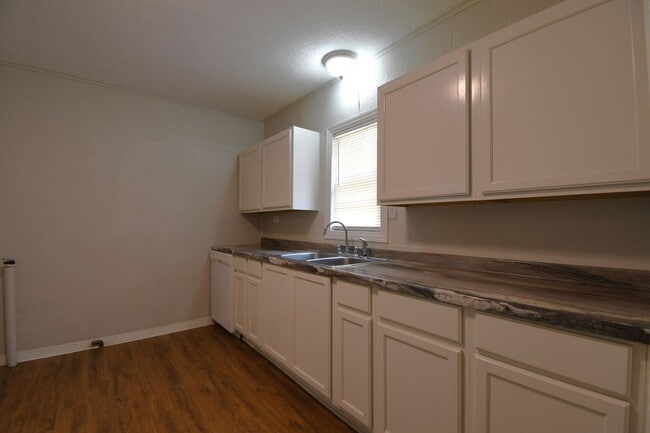 Building Photo - 1306 S Glenwood Blvd