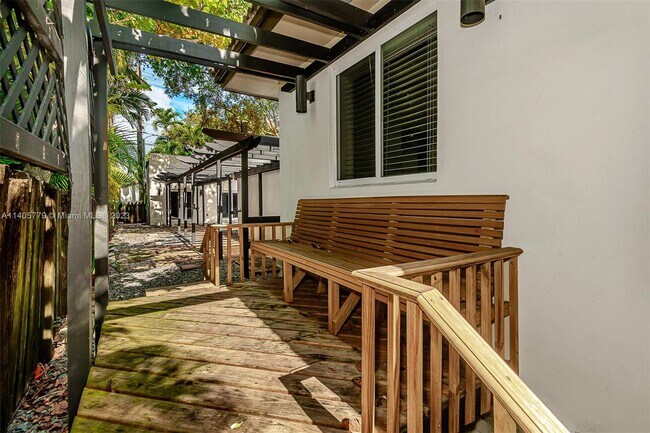Building Photo - 500 Palmetto Dr