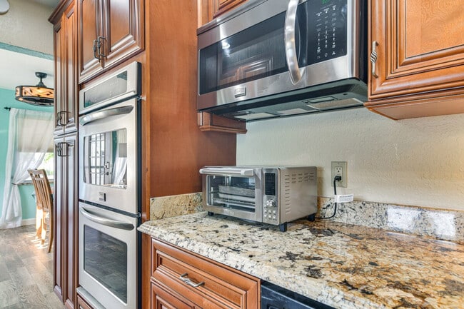 Building Photo - 634 180th Ave W