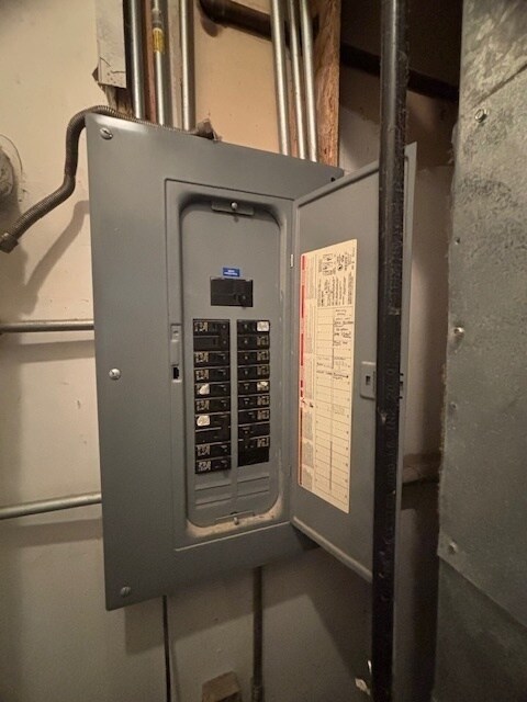 Building Photo - 3477 N Clark St