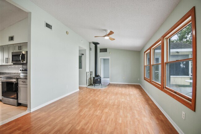 Building Photo - 125 CR 13 S