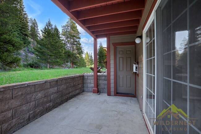 Building Photo - Serene 2BD/2BA  Swan's Nest Townhome with ...