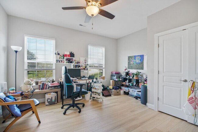 Building Photo - 9366 Alder Dr