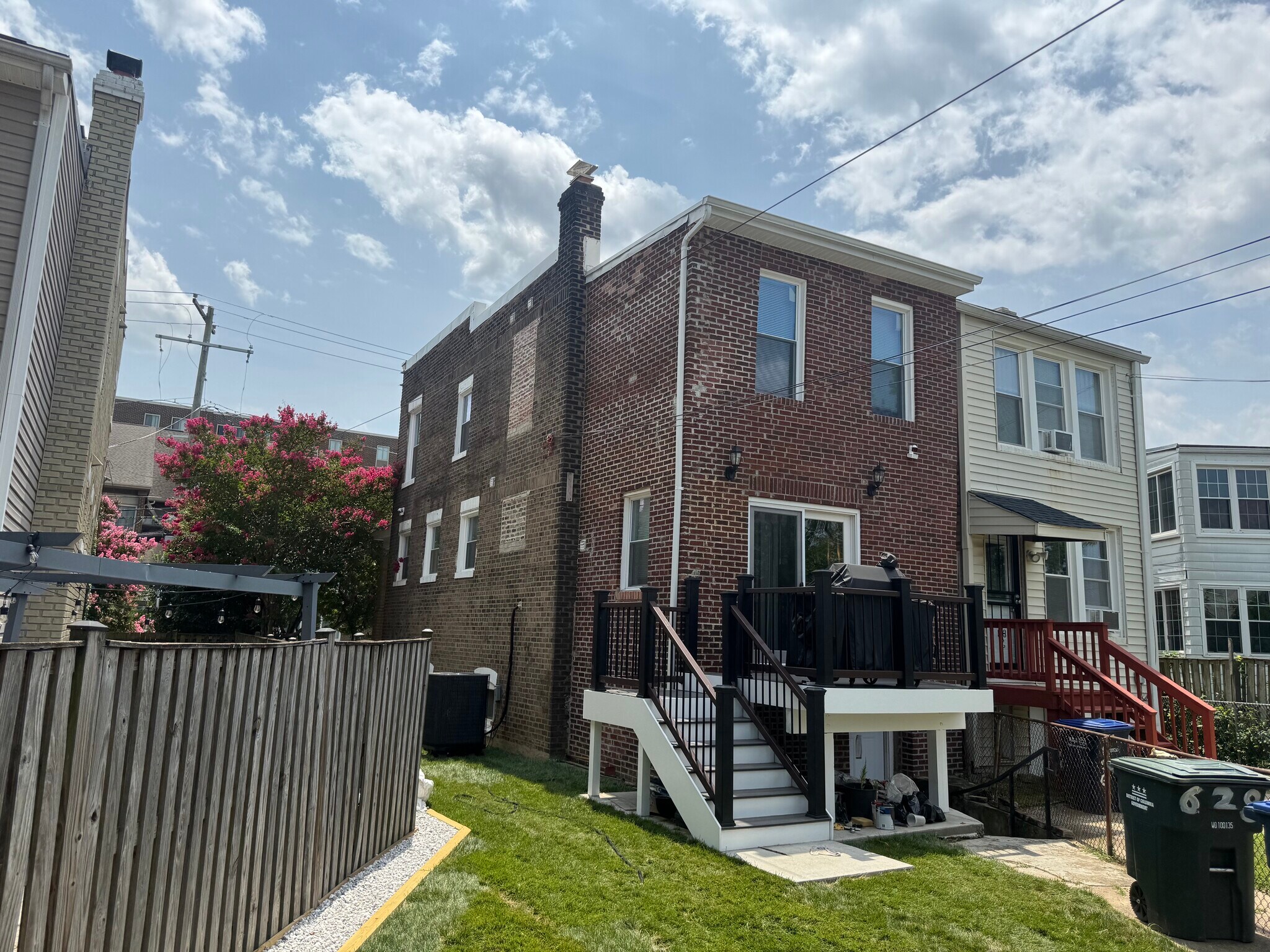 Building Photo - 628 Edgewood St NE