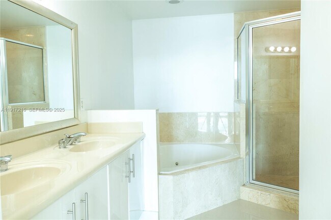 Building Photo - 7900 Harbor Island Dr