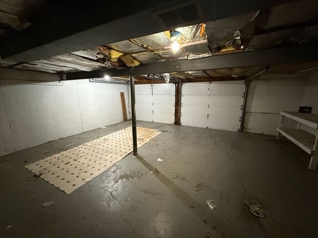 Building Photo - Beautiful 3BR 1BA Home w/ 2-Car Garage in Kansas City