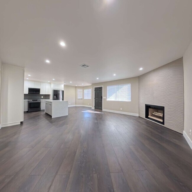 Building Photo - Highly Remodeled | 2nd Floor | Storage Room