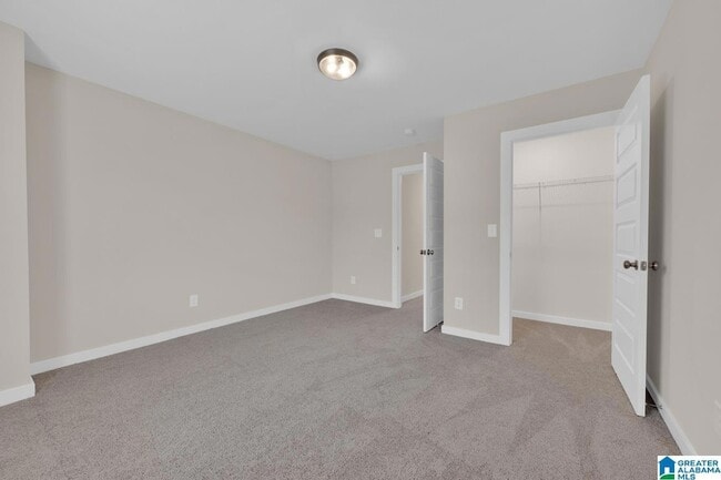 Building Photo - 170 Kings Wy