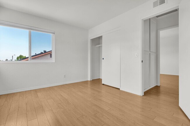 Building Photo - 2750 N Canal St