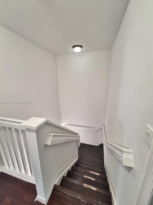 Building Photo - 1654 SE 31st Ct