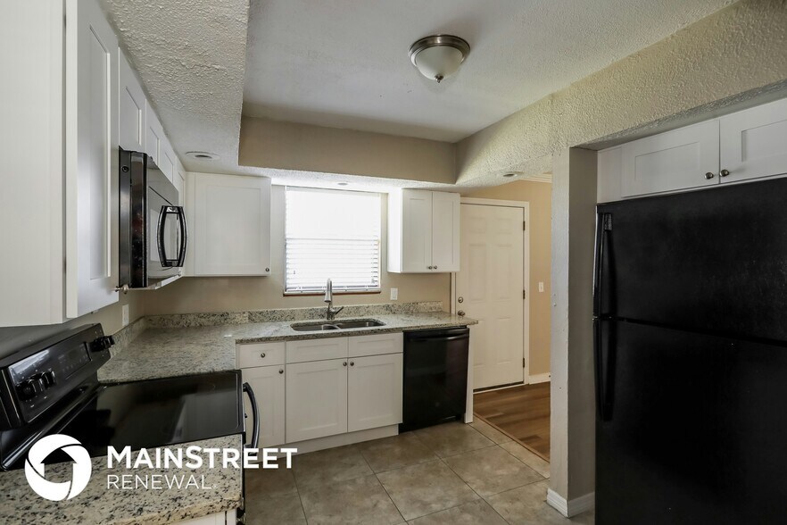 Building Photo - 2233 Bourget Dr