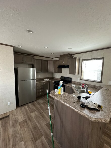 Building Photo - 14139 S Western Ave