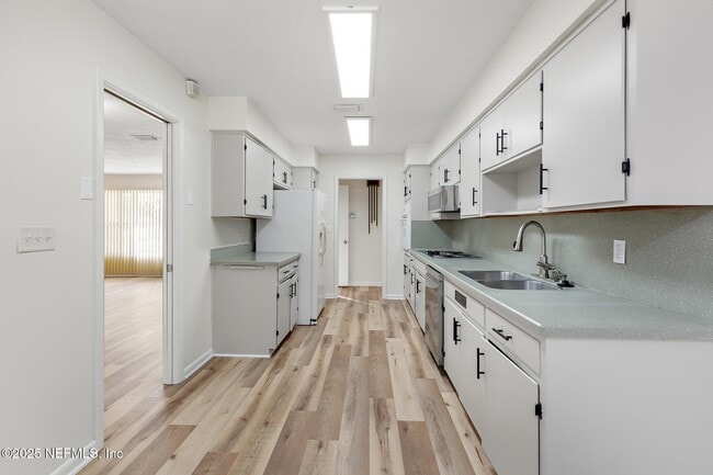Building Photo - 4103 San Remo Dr