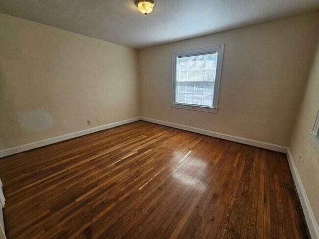 Building Photo - Westmoreland1132