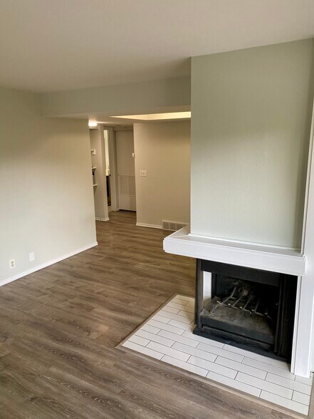 Building Photo - 1087 E Countrywoods Cir