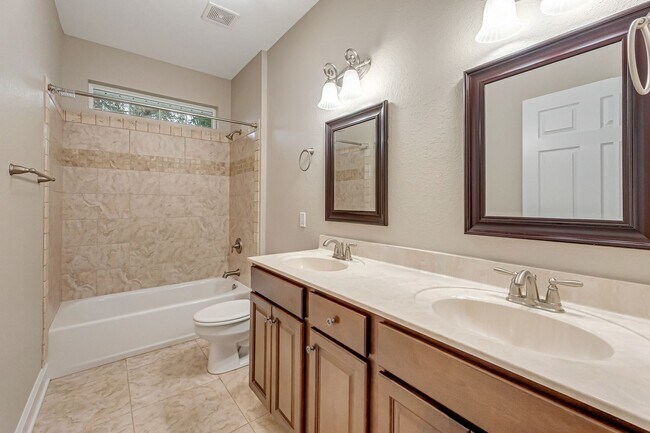 Building Photo - Gorgeous Southern Living Home in Coveted S...