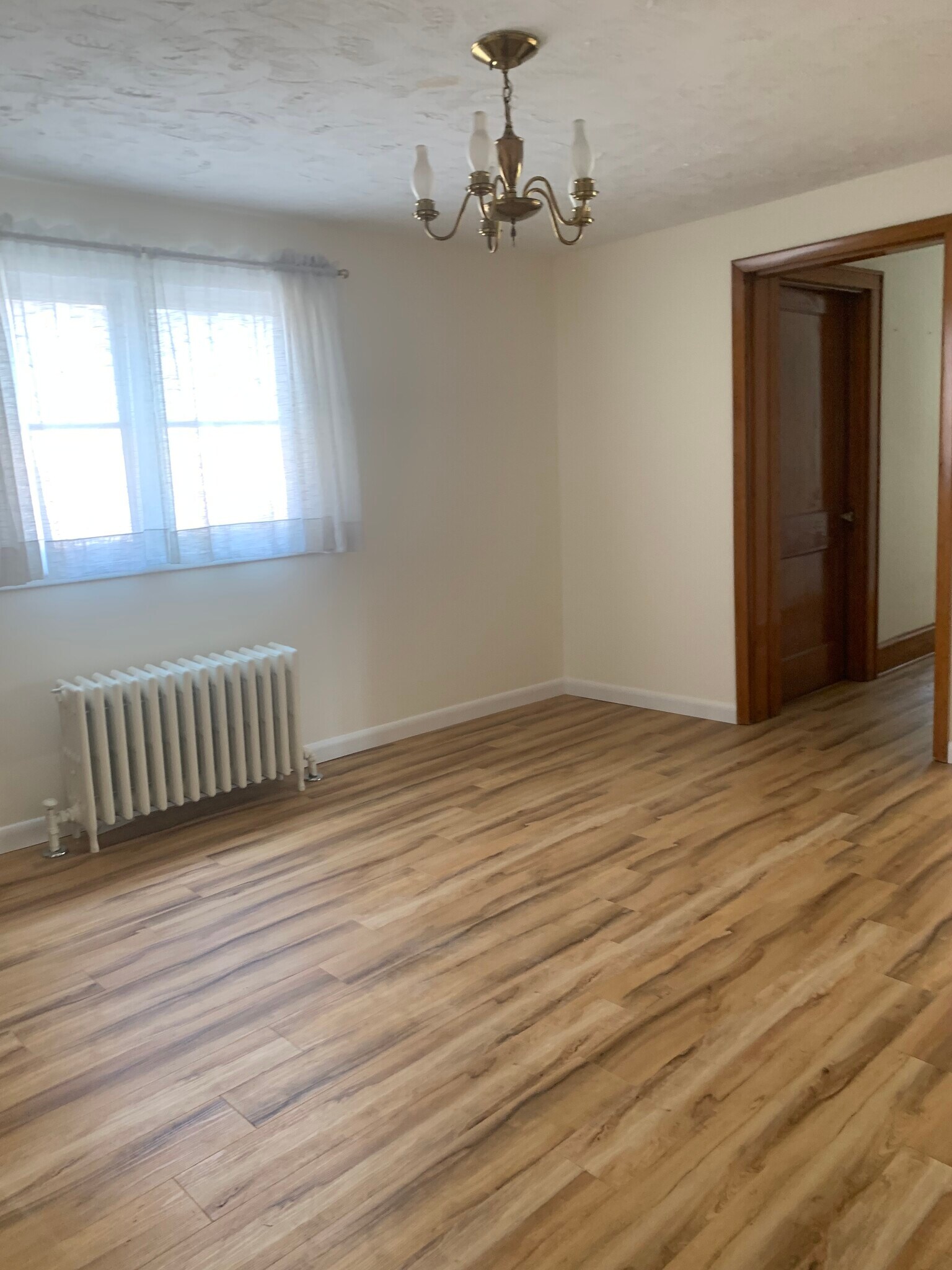 Building Photo - 84 Maple St