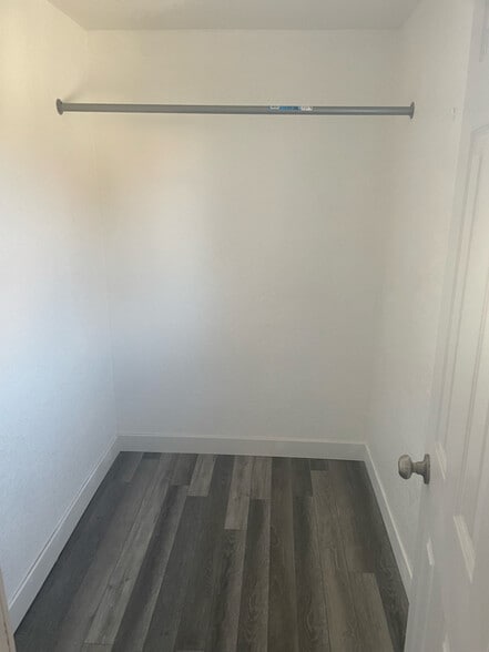 Building Photo - 215 W 2nd St