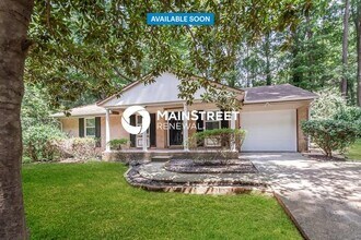 Building Photo - 3 Bedroom Pet-Friendly Home in Forest Park...