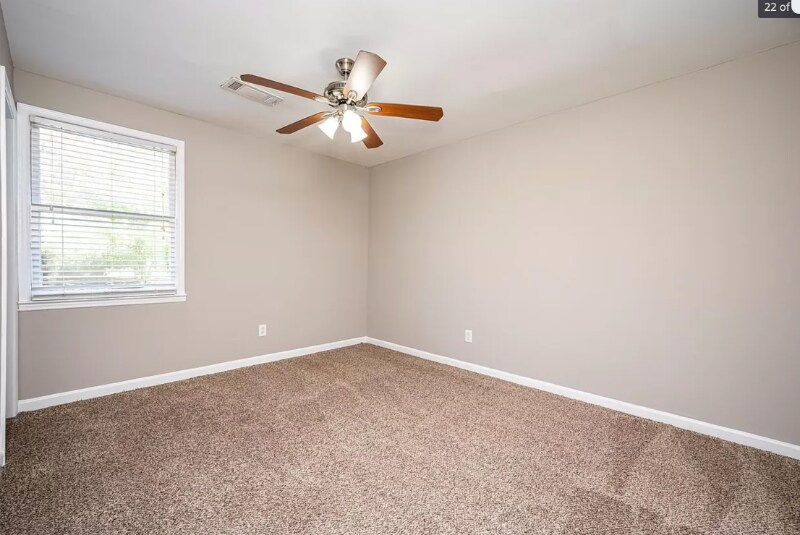 Building Photo - 10420 Meadow Crest Ln