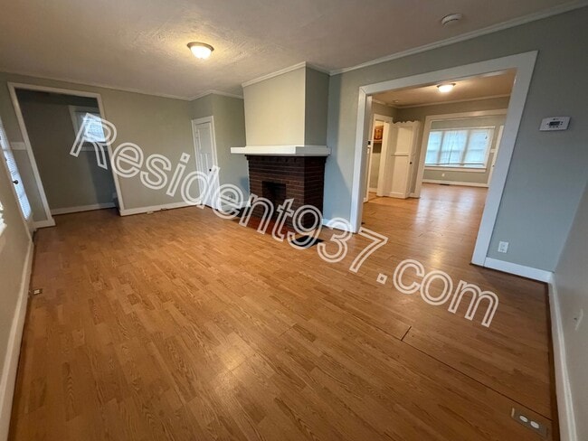 Building Photo - Spacious 3 Bed 2 bath Home