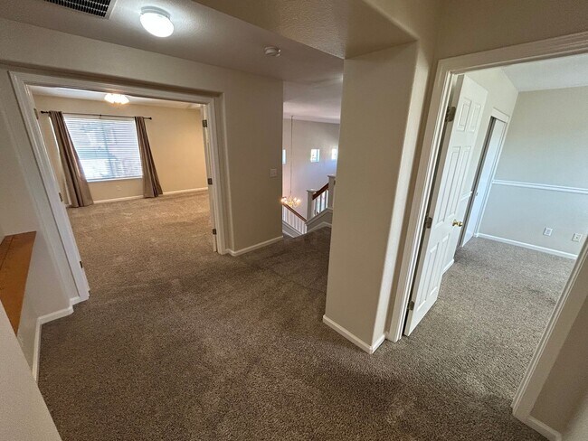 Building Photo - Spacious 4 Bed 3 Bath Home in Garin Community