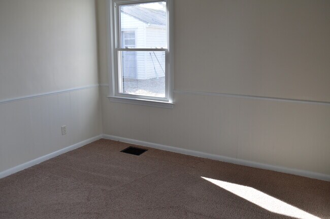 Building Photo - 2648 Fairland St