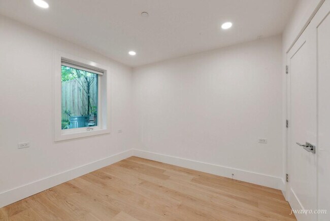 Building Photo - 422 Cole St