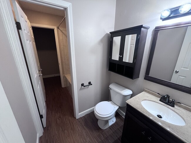 Building Photo - 188 Meadowick Dr