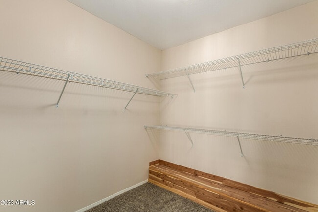 Building Photo - 661 S Oak St Cir