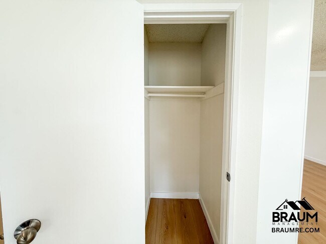 Building Photo - 5461 Kester Ave