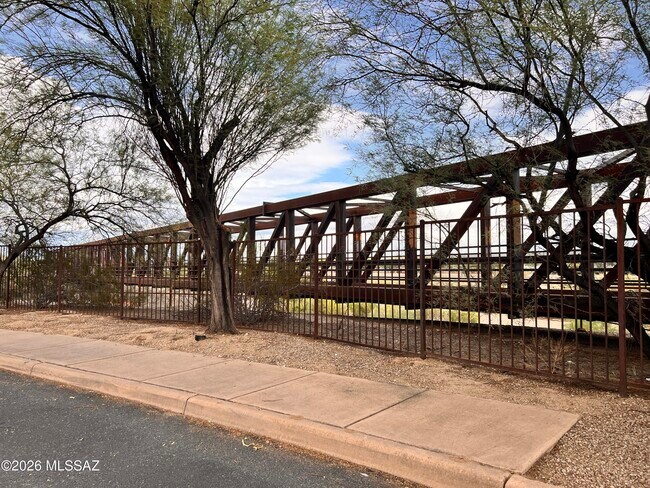Building Photo - 391 E Calderwood Rd