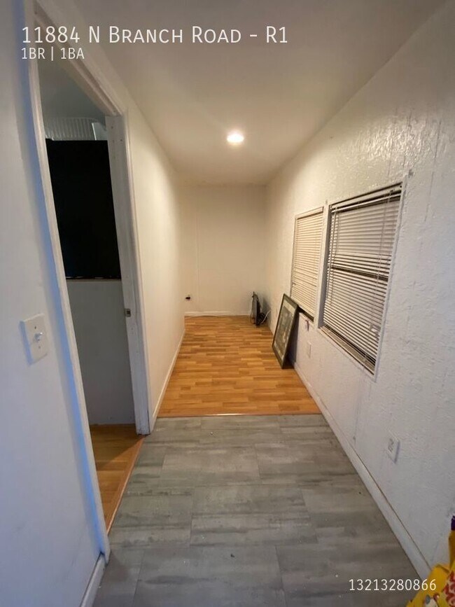 Building Photo - 11884 N Branch Rd