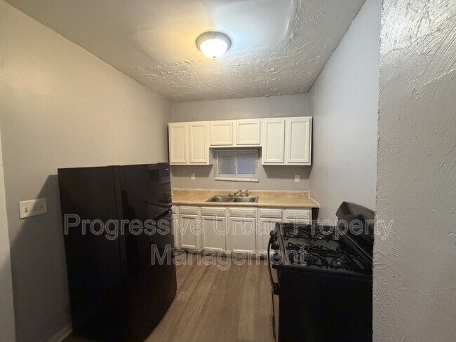 Building Photo - 10602 Earle Ave