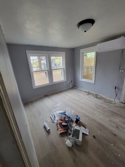 Building Photo - 513 W 7th Ave