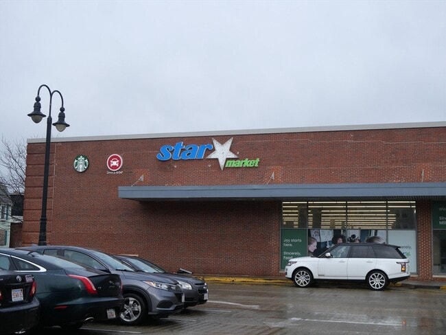 Building Photo - 116 River St