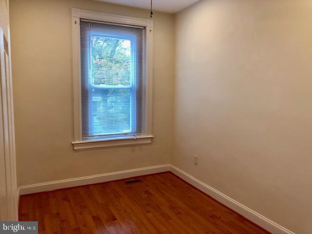 Building Photo - 635 Kenyon St NW
