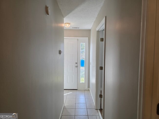 Building Photo - 102 Towne Pk Dr