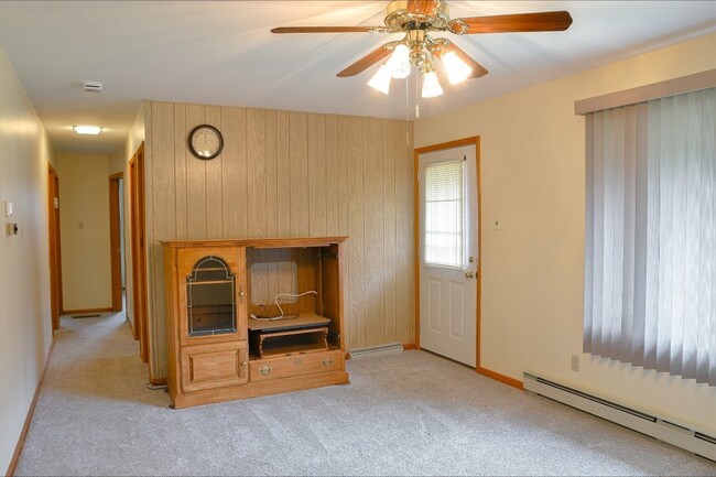 Building Photo - 148 Farnham Rd