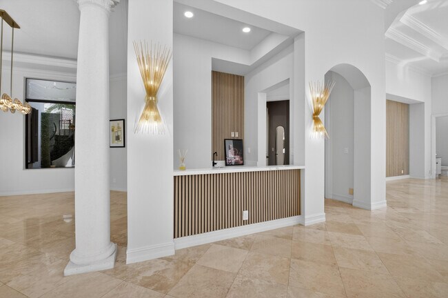 Building Photo - 17921 Villa Club Way