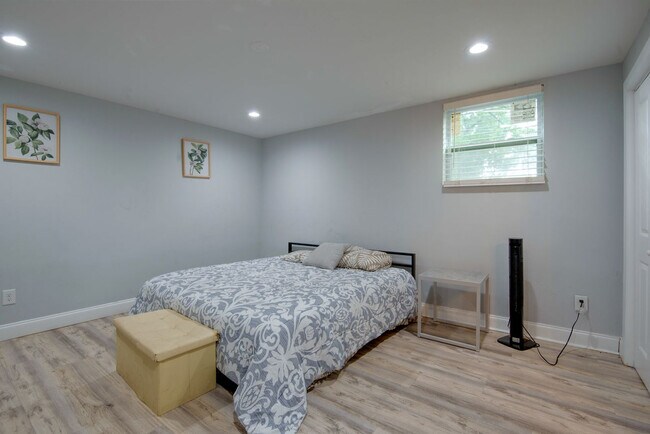 Building Photo - 1055 Peeples St SW