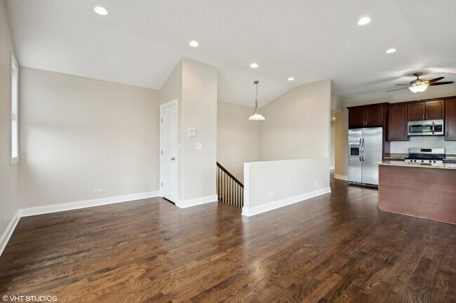 Building Photo - 3519 W Medill Ave