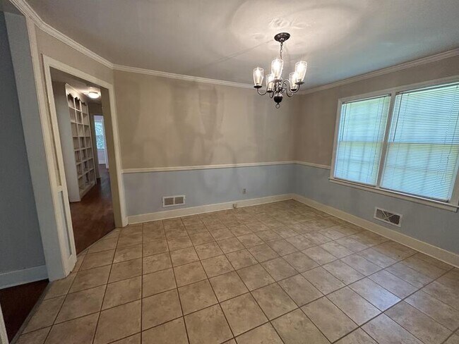 Building Photo - 317 Clarendon Dr
