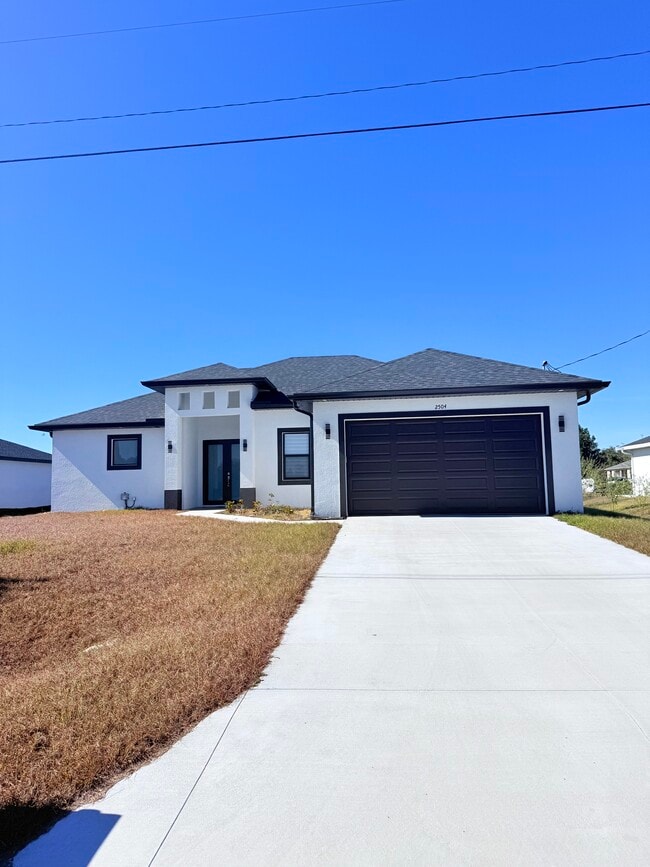 Building Photo - 2504 Vera Ave S