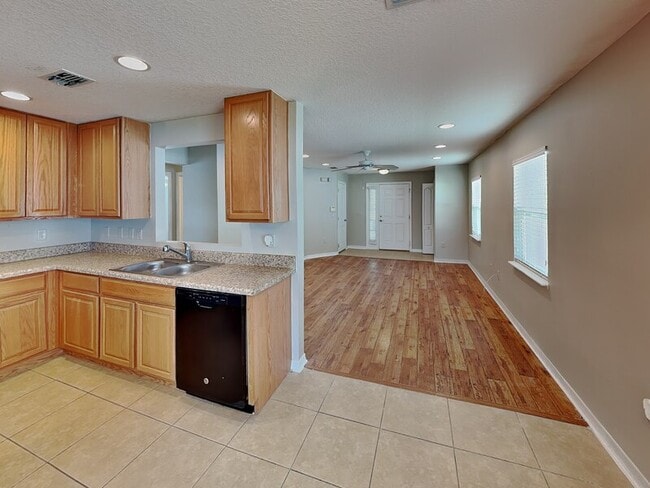 Building Photo - 1043 Bethpage Rd